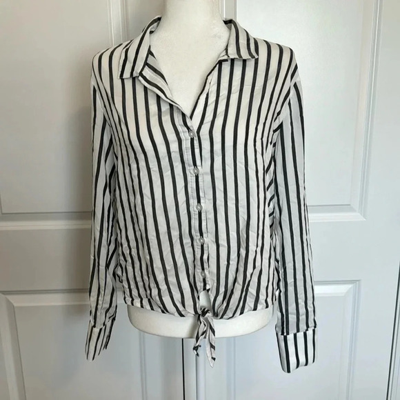 Anthropologie Cloth & Stone Womens White/Gray Striped Tie-Front Shirt LS Medium - Picture 1 of 7